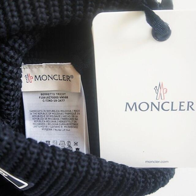 MONCLER(モンクレール)の新品 モンクレール ロゴラバーワッペンリブ二ット帽子Ｆネイビー メンズの帽子(ニット帽/ビーニー)の商品写真