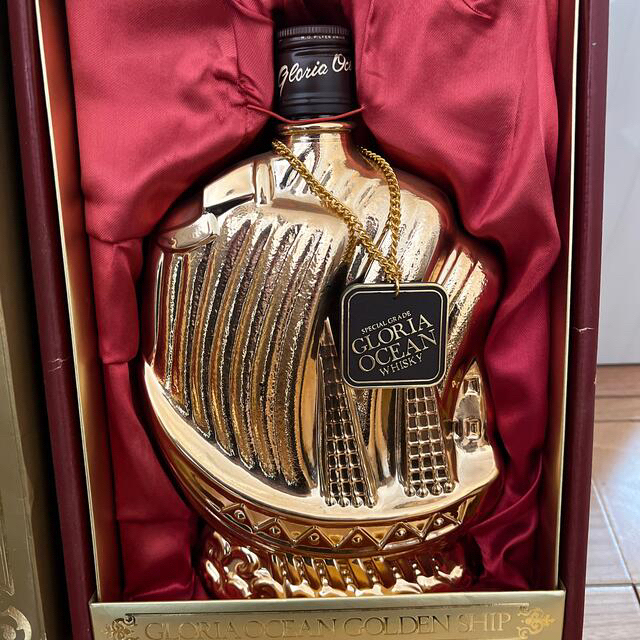 【専用】GLORIA OCEAN WHISKY GOLDEN SHIP 箱あり 食品/飲料/酒の酒(ウイスキー)の商品写真