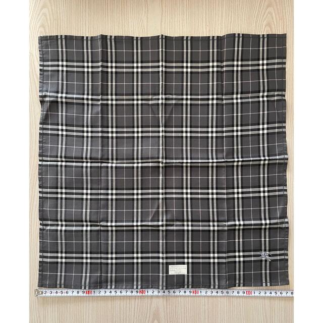 BURBERRY(バーバリー)の【新品未使用】BURBERRY ハンカチ メンズのファッション小物(ハンカチ/ポケットチーフ)の商品写真