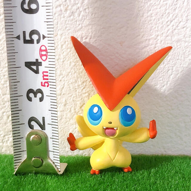 ポケモン(ポケモン)のポケモン モンコレ ビクティニ フィギュア 任天堂 TOMY エンタメ/ホビーのフィギュア(アニメ/ゲーム)の商品写真