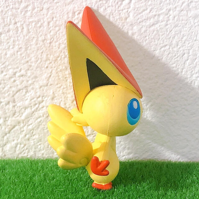 ポケモン(ポケモン)のポケモン モンコレ ビクティニ フィギュア 任天堂 TOMY エンタメ/ホビーのフィギュア(アニメ/ゲーム)の商品写真