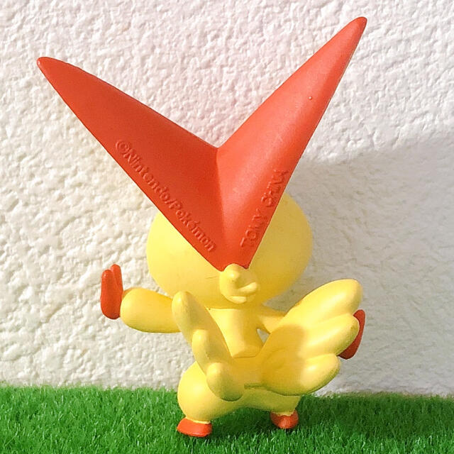 ポケモン(ポケモン)のポケモン モンコレ ビクティニ フィギュア 任天堂 TOMY エンタメ/ホビーのフィギュア(アニメ/ゲーム)の商品写真