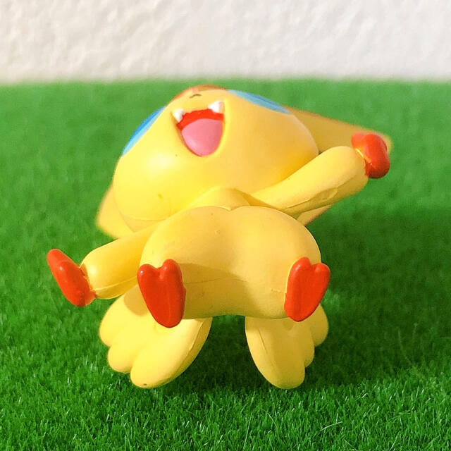 ポケモン(ポケモン)のポケモン モンコレ ビクティニ フィギュア 任天堂 TOMY エンタメ/ホビーのフィギュア(アニメ/ゲーム)の商品写真