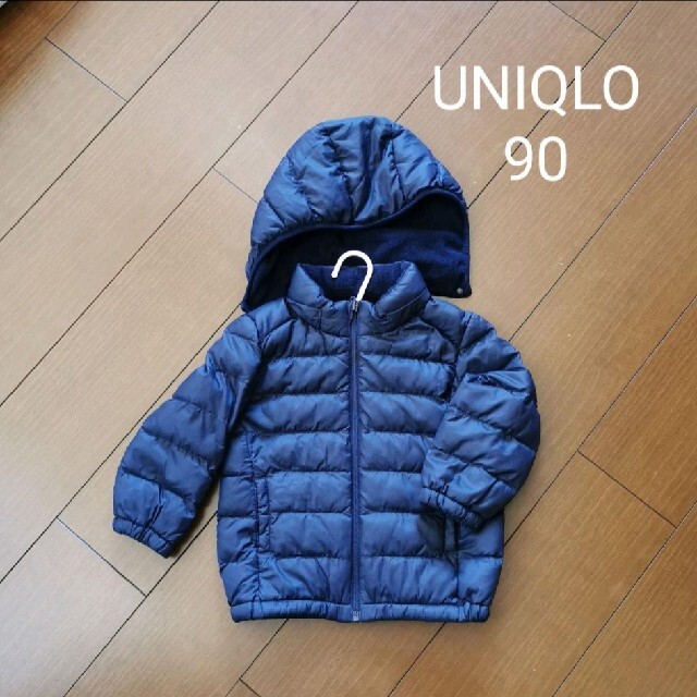 UNIQLO(ユニクロ)のユニクロ　ライトウォームパデットパーカ　アウター　90 ネイビー キッズ/ベビー/マタニティのキッズ服男の子用(90cm~)(ジャケット/上着)の商品写真