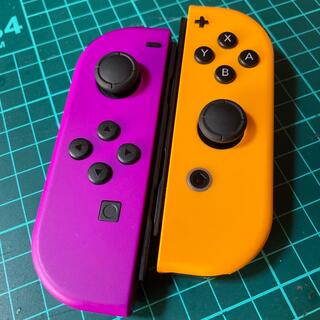 ニンテンドースイッチ(Nintendo Switch)のジョイコン  ★パープル・オレンジ★  作動品　ストラップ付き‼️(家庭用ゲーム機本体)