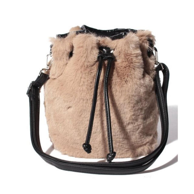 KBF(ケービーエフ)の･KBF･フェイクファー巾着ミニバッグ レディースのバッグ(ショルダーバッグ)の商品写真