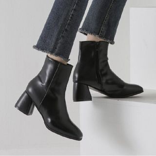 ザラ(ZARA)のチャッカンシューズ ミドルヒールアンクルブーツ(ブーツ)