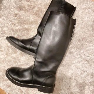 ザラ(ZARA)のZARA ロングブーツ パール付き 黒(ブーツ)