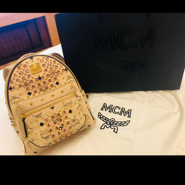 MCM スタッズ　スワロフスキー　リュックレディース