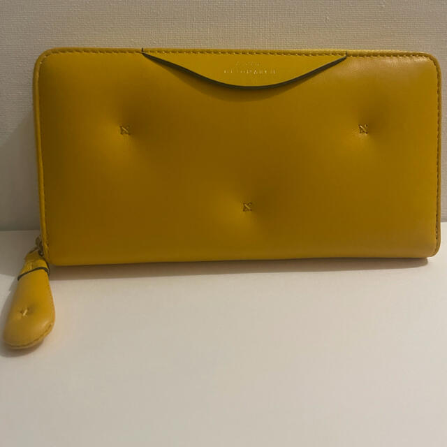 ANYA HINDMARCH(アニヤハインドマーチ)のさらにお得な価格！【新品】長財布 : イエローでクッション性のあるデザイン レディースのファッション小物(財布)の商品写真