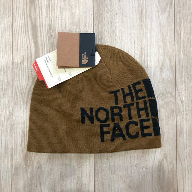 THE NORTH FACE(ザノースフェイス)の【海外限定】ノースフェイス　ユニセックス　ビッグロゴ　ビーニー　ブラウン メンズの帽子(ニット帽/ビーニー)の商品写真