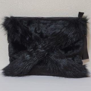 パメオポーズ(PAMEO POSE)のPAMEO POSE パメオ CROSS FAKE FUR CLUTCH BAG(クラッチバッグ)