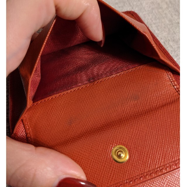 PRADA(プラダ)のプラダ　三つ折り財布　赤　レッド　サフィアーノ レディースのファッション小物(財布)の商品写真