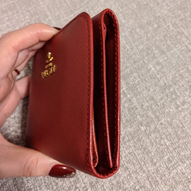 PRADA(プラダ)のプラダ　三つ折り財布　赤　レッド　サフィアーノ レディースのファッション小物(財布)の商品写真