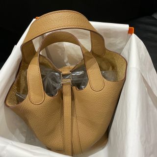 エルメス(Hermes)の今回限り　お値下げ美品　エルメス　ピコタンロックPM ベージュ系　キャメル　(ハンドバッグ)