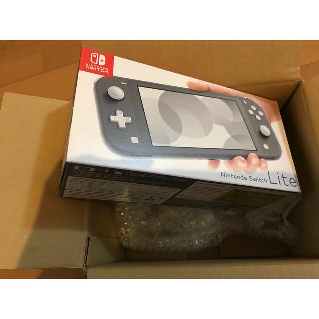Nintendo Switch(ニンテンドースイッチ)のSwitchライト グレー エンタメ/ホビーのゲームソフト/ゲーム機本体(携帯用ゲーム機本体)の商品写真