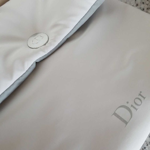 Dior(ディオール)の☆年末年始 限定セール☆　Dior ポーチ & タオル セット レディースのファッション小物(ポーチ)の商品写真