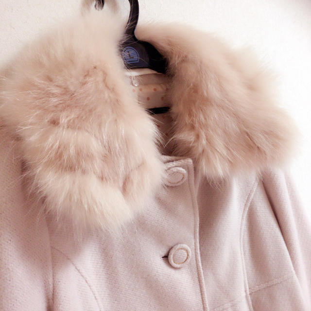 ラビットファー リボンAラインコート 大きめサイズ レディースのジャケット/アウター(毛皮/ファーコート)の商品写真