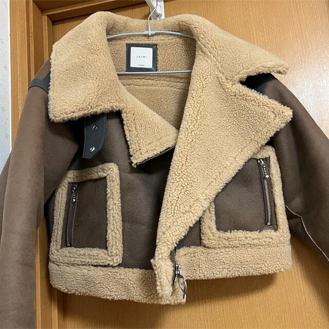 Juemi Seam Tape Short Mouton Jacket レディースのジャケット/アウター(ムートンコート)の商品写真