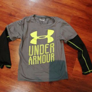 アンダーアーマー(UNDER ARMOUR)のアンダーアーマー　5歳　6歳用　長袖シャツ(その他)