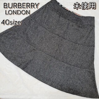 バーバリー(BURBERRY)の未使用　BURBERRY LONDON 無地　台形/フレア/膝丈スカート(ひざ丈スカート)
