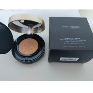 ローラメルシエ(laura mercier)のローラメルシェ　フローレスルミエールラディアンスパーフェクティングクッション(ファンデーション)