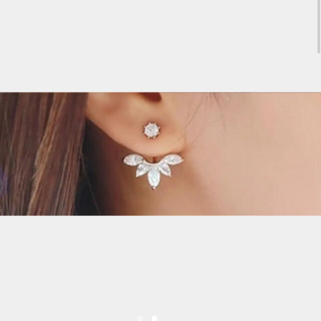 新品 ピアス イヤーカフ フラワー 花モチーフ シンプルで可愛いですの通販 By W M S Shop ラクマ