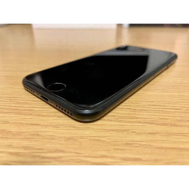 iPhone(アイフォーン)の【美品】iPhoneSE 第二世代★SIMフリー★128GB★黒【送料無料】 スマホ/家電/カメラのスマートフォン/携帯電話(スマートフォン本体)の商品写真