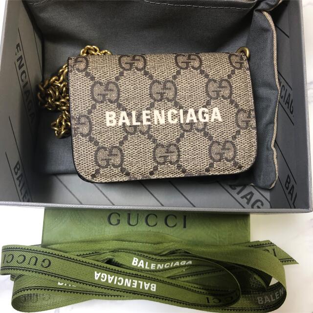 トップ Gucci ハッカープロジェクト チェーン付き ミニ財布 折り財布