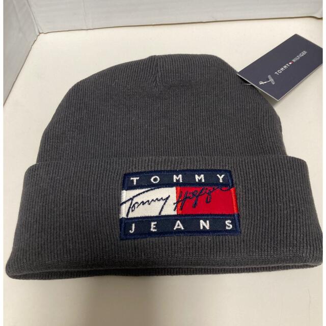 TOMMY HILFIGER(トミーヒルフィガー)の新品未使用！　トミーヒルフィガー　キッズ　ニット帽　グレー キッズ/ベビー/マタニティのこども用ファッション小物(帽子)の商品写真