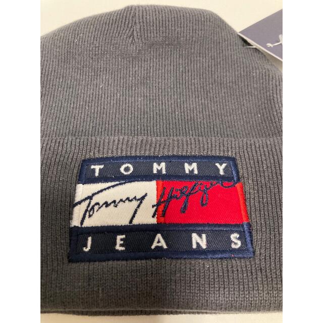 TOMMY HILFIGER(トミーヒルフィガー)の新品未使用！　トミーヒルフィガー　キッズ　ニット帽　グレー キッズ/ベビー/マタニティのこども用ファッション小物(帽子)の商品写真