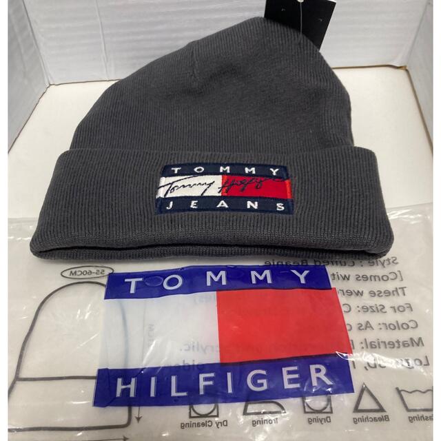 TOMMY HILFIGER(トミーヒルフィガー)の新品未使用！　トミーヒルフィガー　キッズ　ニット帽　グレー キッズ/ベビー/マタニティのこども用ファッション小物(帽子)の商品写真