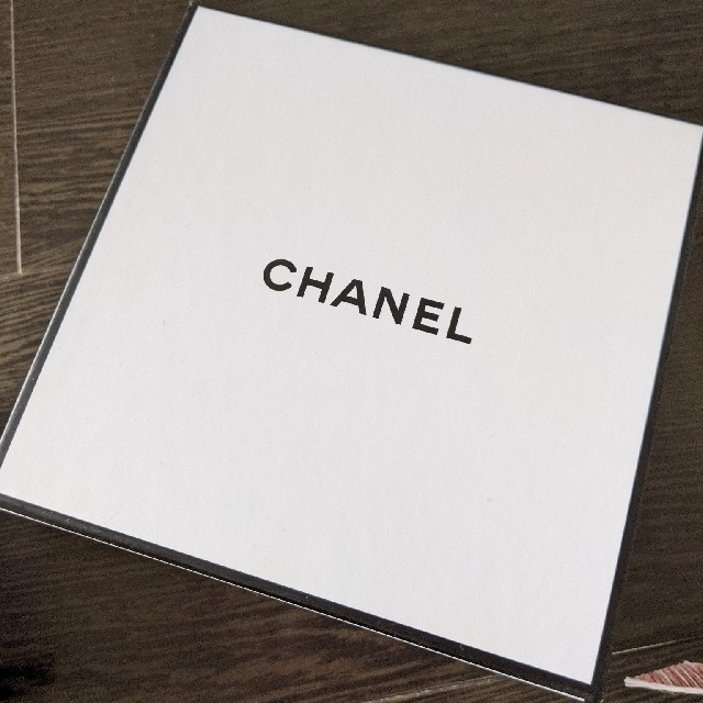 CHANEL(シャネル)のまなてぃ様　新品　シャネル　ハンドクリーム　ラ・クレームマン コスメ/美容のボディケア(ハンドクリーム)の商品写真