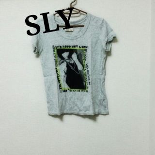 スライ(SLY)のSLY　ｸﾞﾚｰTｼｬﾂ(Tシャツ(半袖/袖なし))