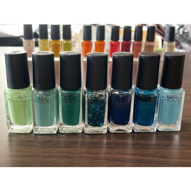 NAIL HOLIC(ネイルホリック)のネイルホリック ネイルカラー18本セット&パールイヤーカフ4点セット コスメ/美容のネイル(マニキュア)の商品写真