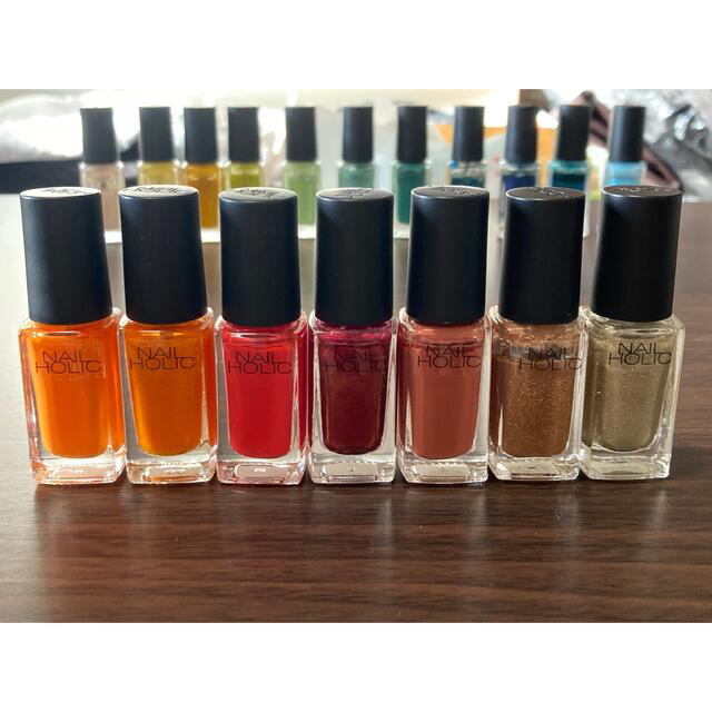 NAIL HOLIC(ネイルホリック)のネイルホリック ネイルカラー18本セット&パールイヤーカフ4点セット コスメ/美容のネイル(マニキュア)の商品写真