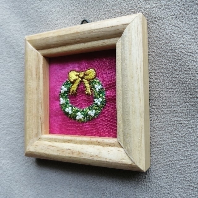 刺繍フレーム クリスマスリース リボン ビーズ ハンドメイド 壁掛け