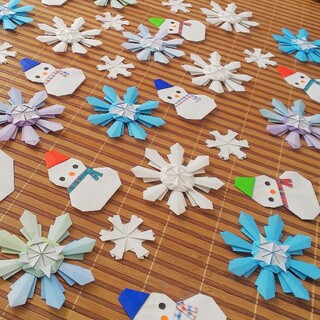 売り切れ❗️折り紙壁面飾り 雪の結晶 と 雪だるま