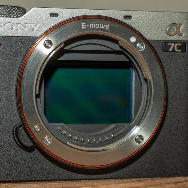 SONY(ソニー)のSONY α7C ボディ シルバー ILCE-7C スマホ/家電/カメラのカメラ(ミラーレス一眼)の商品写真