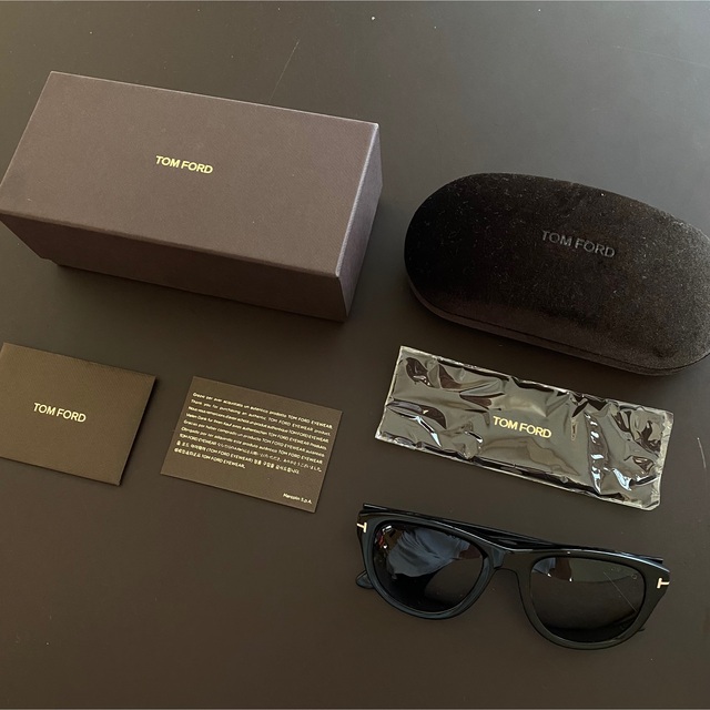 TOM FORD(トムフォード)の希少在庫！【TOM FORD】ｻﾝｸﾞﾗｽ TF520-F 01V メンズのファッション小物(サングラス/メガネ)の商品写真