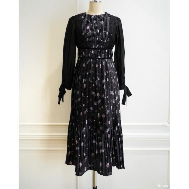 Herlipto Pleated Floral-Print SatinDress レディースのワンピース(ロングワンピース/マキシワンピース)の商品写真