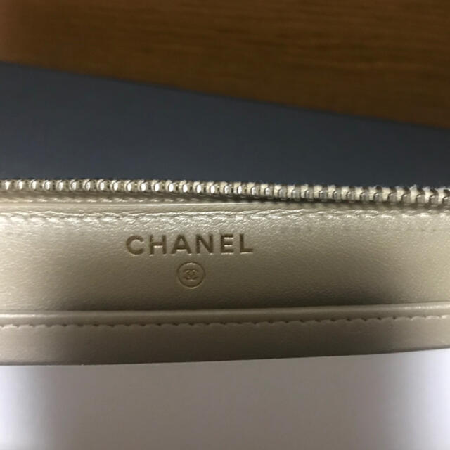 CHANEL(シャネル)のCHANEL 長財布　カメリア ビジュー　ゴールド レディースのファッション小物(財布)の商品写真