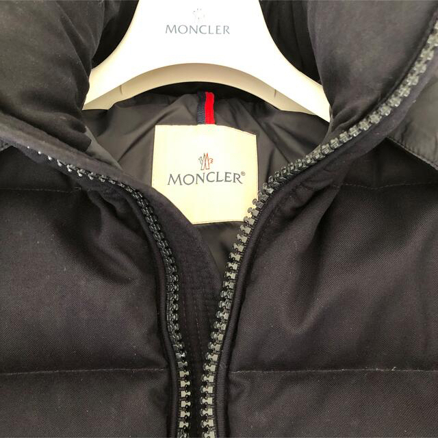MONCLER(モンクレール)のYuimaaru様　専用　モンクレール　モンジュネーブル　ネイビー  0 メンズのジャケット/アウター(ダウンジャケット)の商品写真
