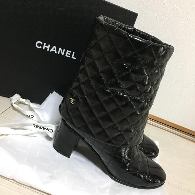 美品 CHANEL パテントマトラッセブーツ 39（24.5〜25cm向け）黒