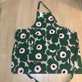 マリメッコ(marimekko)のPieni Unikko エプロン　グリーン(収納/キッチン雑貨)