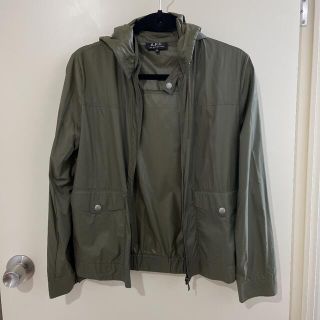 アーペーセー(A.P.C)のA.P.C マウンテンパーカー　カーキ　深緑　パーカー(ナイロンジャケット)