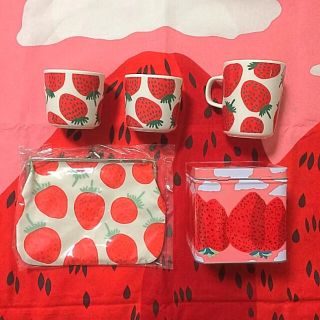 マリメッコ(marimekko)の♡マリメッコ マンシッカ  ラテマグ  マグカップ ポーチ 缶 ヴォレット 新品(食器)