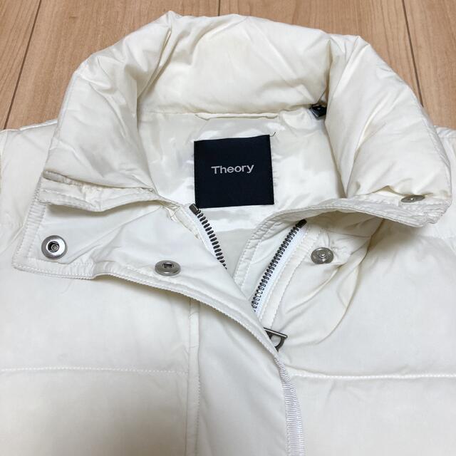 theory(セオリー)の【美品】セオリー　ロングダウンコート　MATTE PUFFER KOCHA 白 レディースのジャケット/アウター(ダウンコート)の商品写真