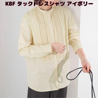 ケービーエフ(KBF)の再々値下げ【新品】KBF(ケービーエフ)タックドレスシャツ アイボリー(シャツ/ブラウス(長袖/七分))