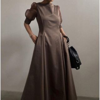 新品タグ付　SHEER PUFF SLEEVE DRESS 茶色　モカ　アメリ